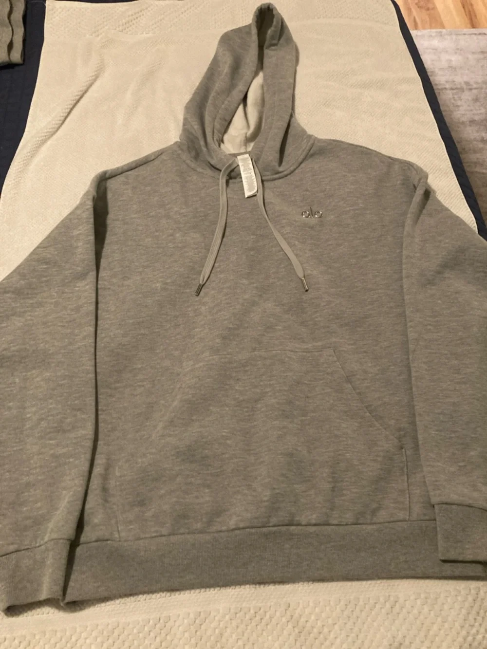 ALO Yoga Light Gray Accolade Hoodie Sweatshirt - Picture 2 of 8